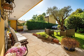 Terrace/patio - 'Verde' Room with Shared Garden, Wi-Fi and Air Conditioning (Mirano)