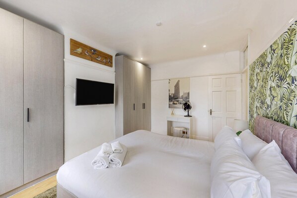 2 bedrooms, iron/ironing board, free WiFi, bed sheets