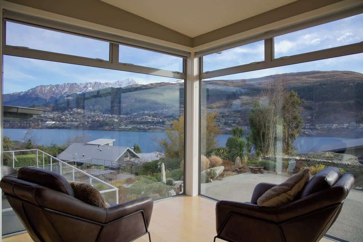 المنشأة من الداخل