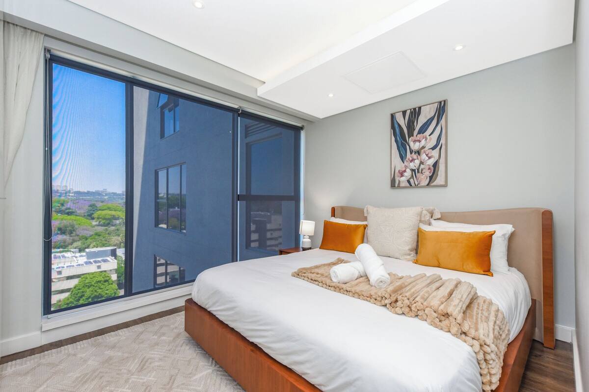 Superior appartement, 2 slaapkamers | Een bureau, een laptopwerkplek, een strijkplank/strijkijzer, gratis wifi