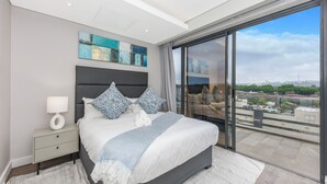 Superior Apartment, 2 Bedrooms | Desk, laptop workspace, iron/ironing board, free WiFi - Park Central Residence (Johannesburg)