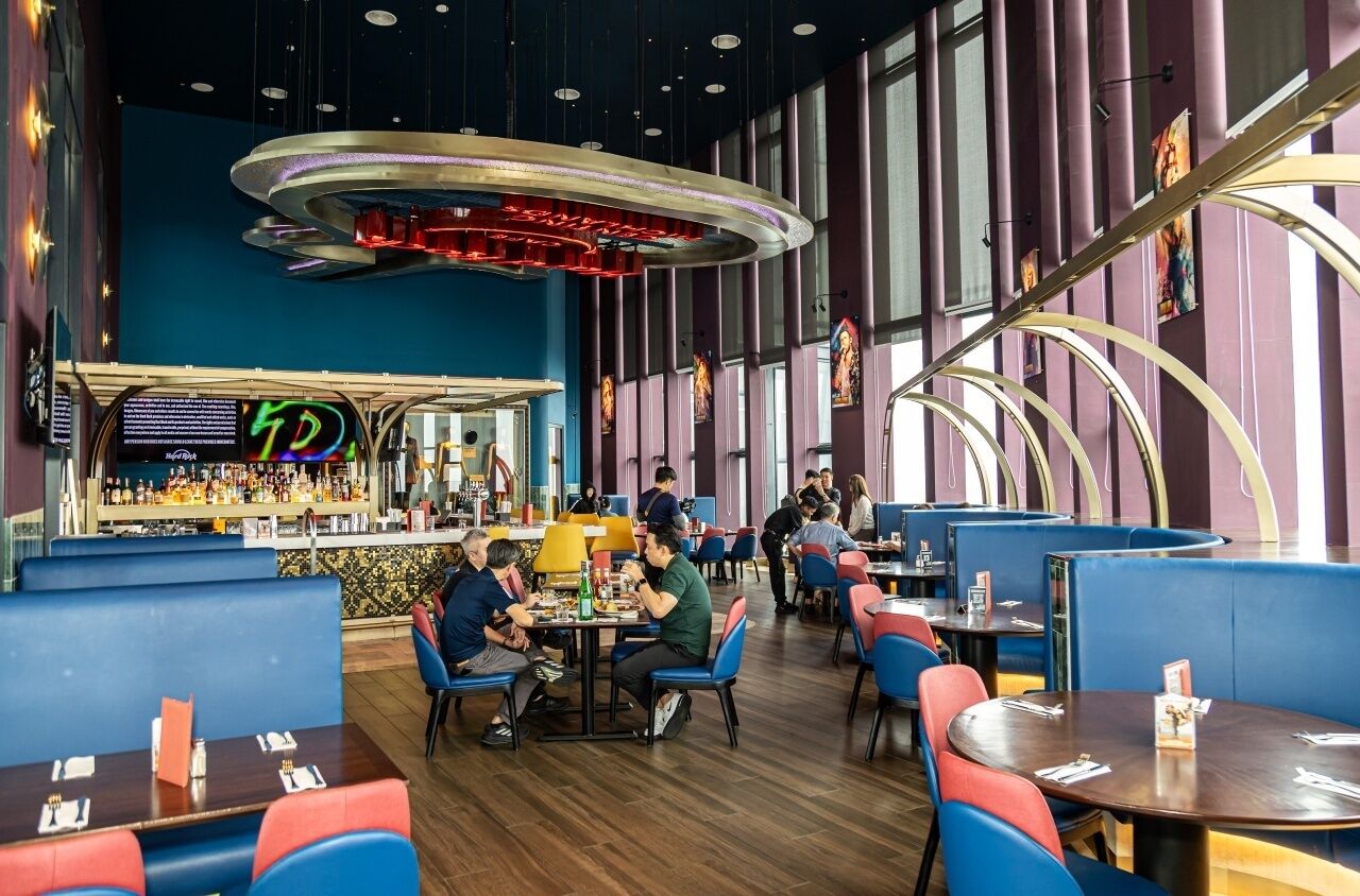 2 bars/lounges, poolside bar