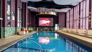 2 bars/lounges, poolside bar