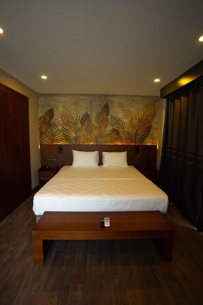 Luxury Suite, Lake View | Bathroom