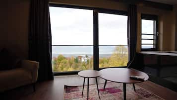 Suite de lujo, vista al lago | Terraza o patio