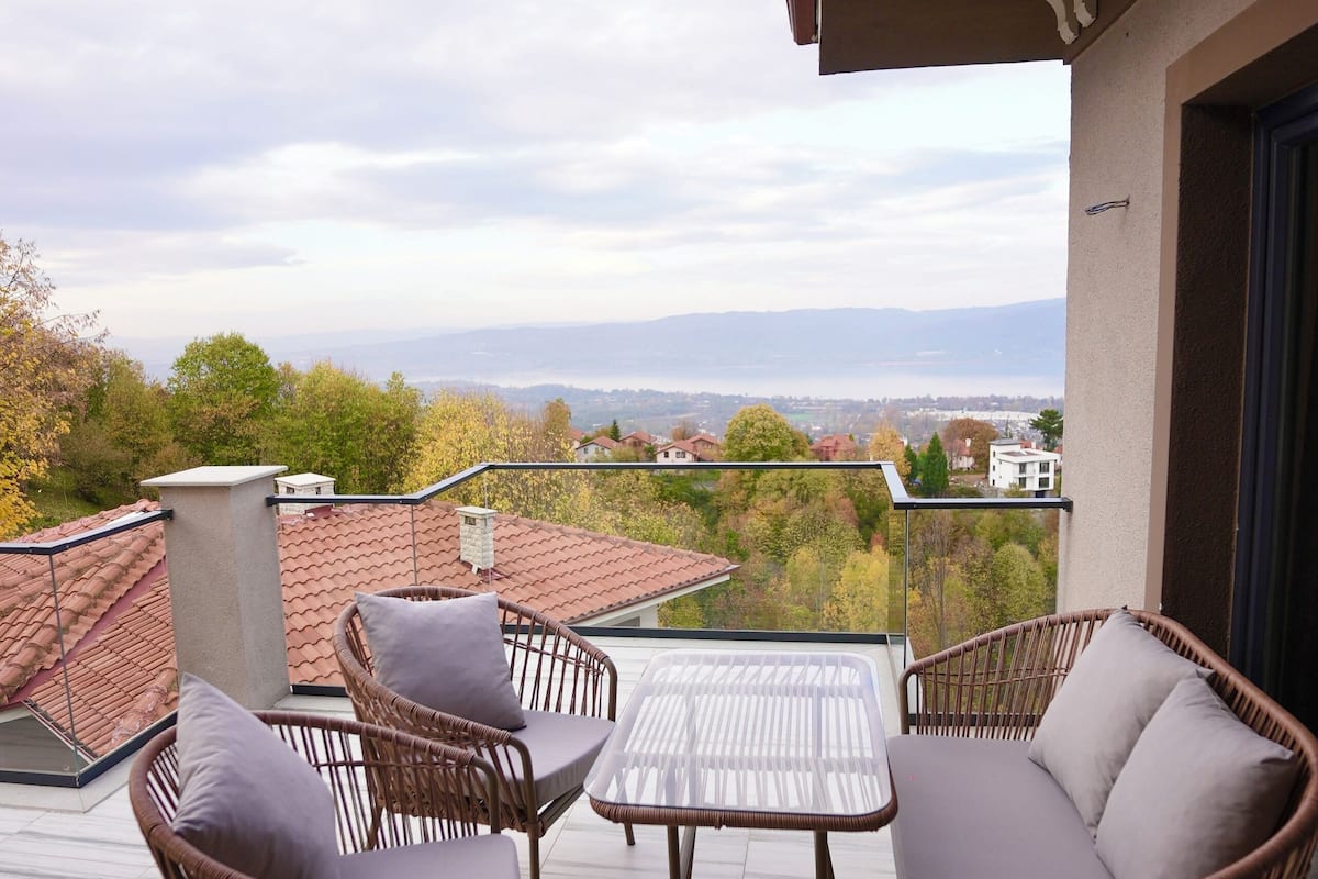 Luxury Suite, Lake View