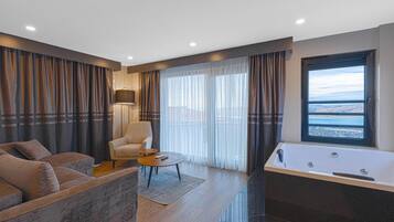 Suite, 1 King Bed, Non Smoking, Jetted Tub | Hypo-allergenic bedding, down comforters, free minibar, desk