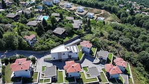 An aerial view of a residential area with houses, a swimming pool, and green spaces. - Best Western Plus Sapanca (Sapanca)