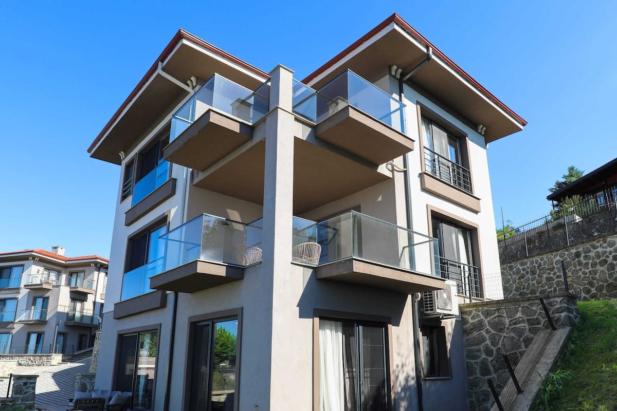 Family Villa, Multiple Beds, Non Smoking, Jetted Tub | Hypo-allergenic bedding available, down comforters, minibar (free items)