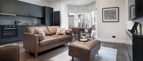 Deluxe Apartment | Room amenity