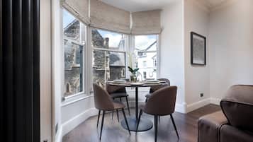 Apartamento Deluxe | Servicio de la habitación
