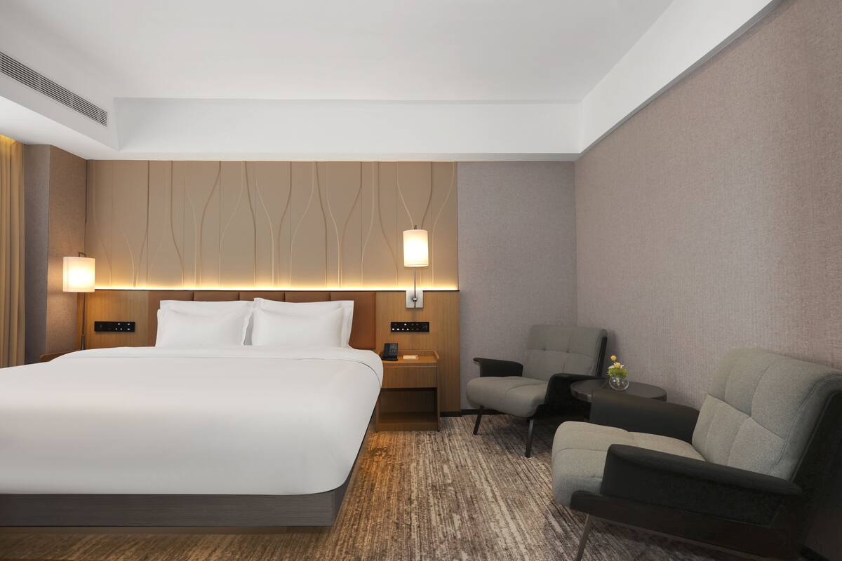 Deluxe Double Room | Desk, laptop workspace, free WiFi