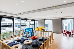 Apartment, 2 Bedrooms, Accessible, Smoking | Interior