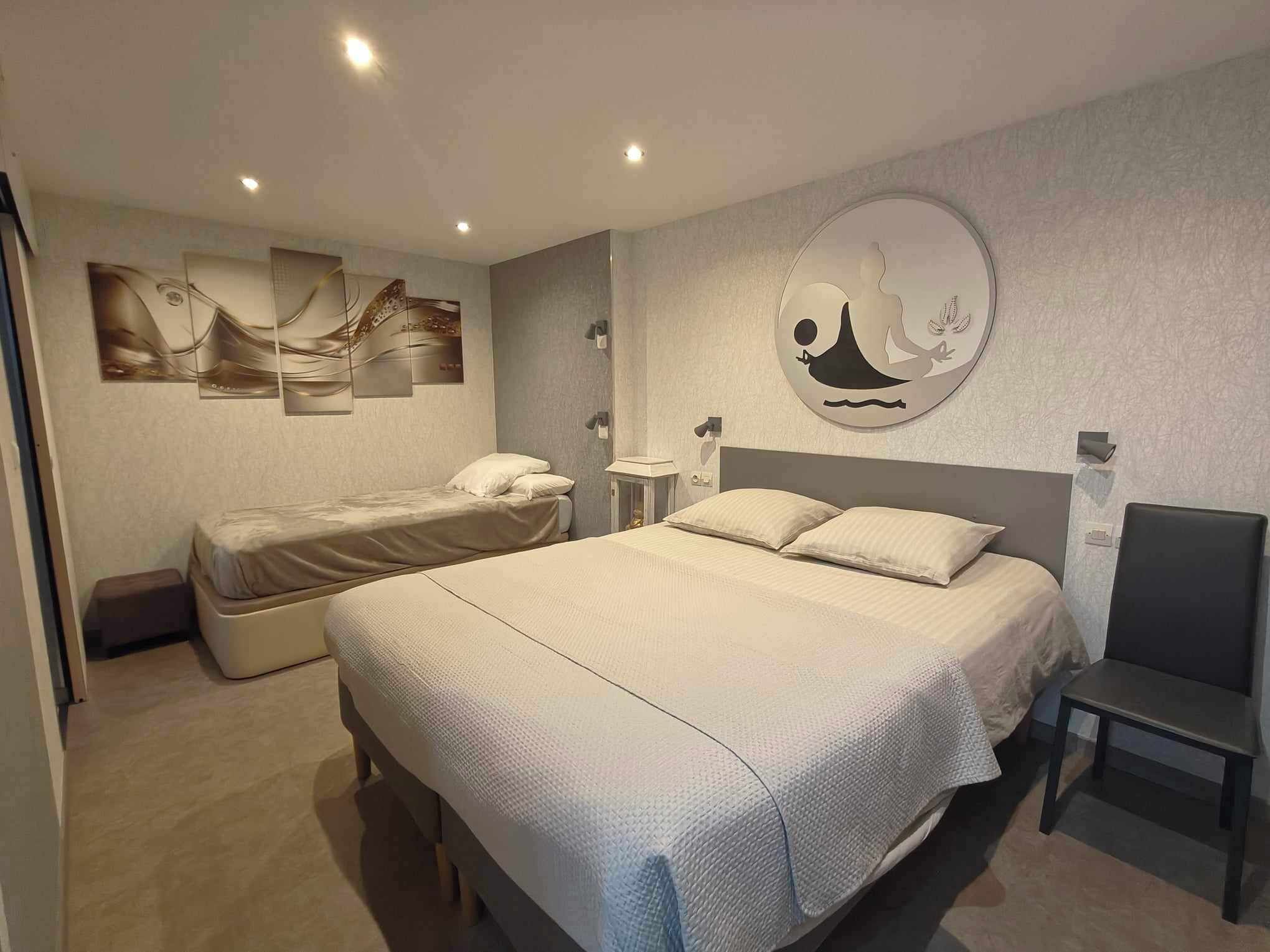 2 chambres, fer et planche à repasser, Wi-Fi, draps fournis