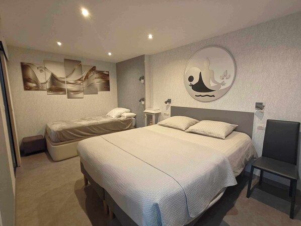 2 bedrooms, iron/ironing board, WiFi, bed sheets