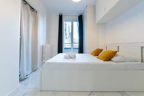 4 habitaciones, tabla de planchar con plancha, wifi y ropa de cama 
