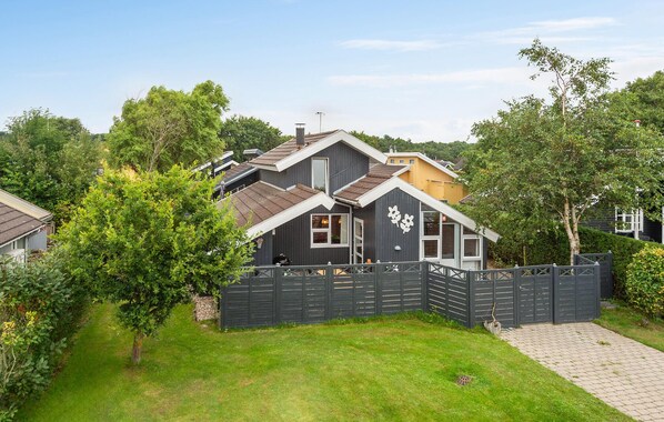 Exterior - Amazing home in Hemmet with WiFi (Hemmet)