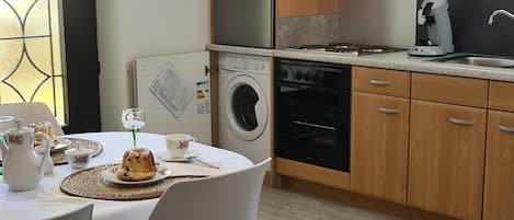 Micro-ondes, four, plaque de cuisson
