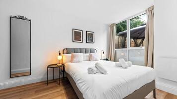 1 bedroom, desk, iron/ironing board, WiFi