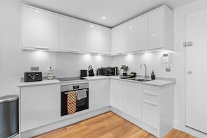 Fridge, microwave, oven, stovetop