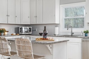 Fridge, microwave, oven, stovetop - Luxury Stone House – Pool Open, Hot Tub & Views (Luray)