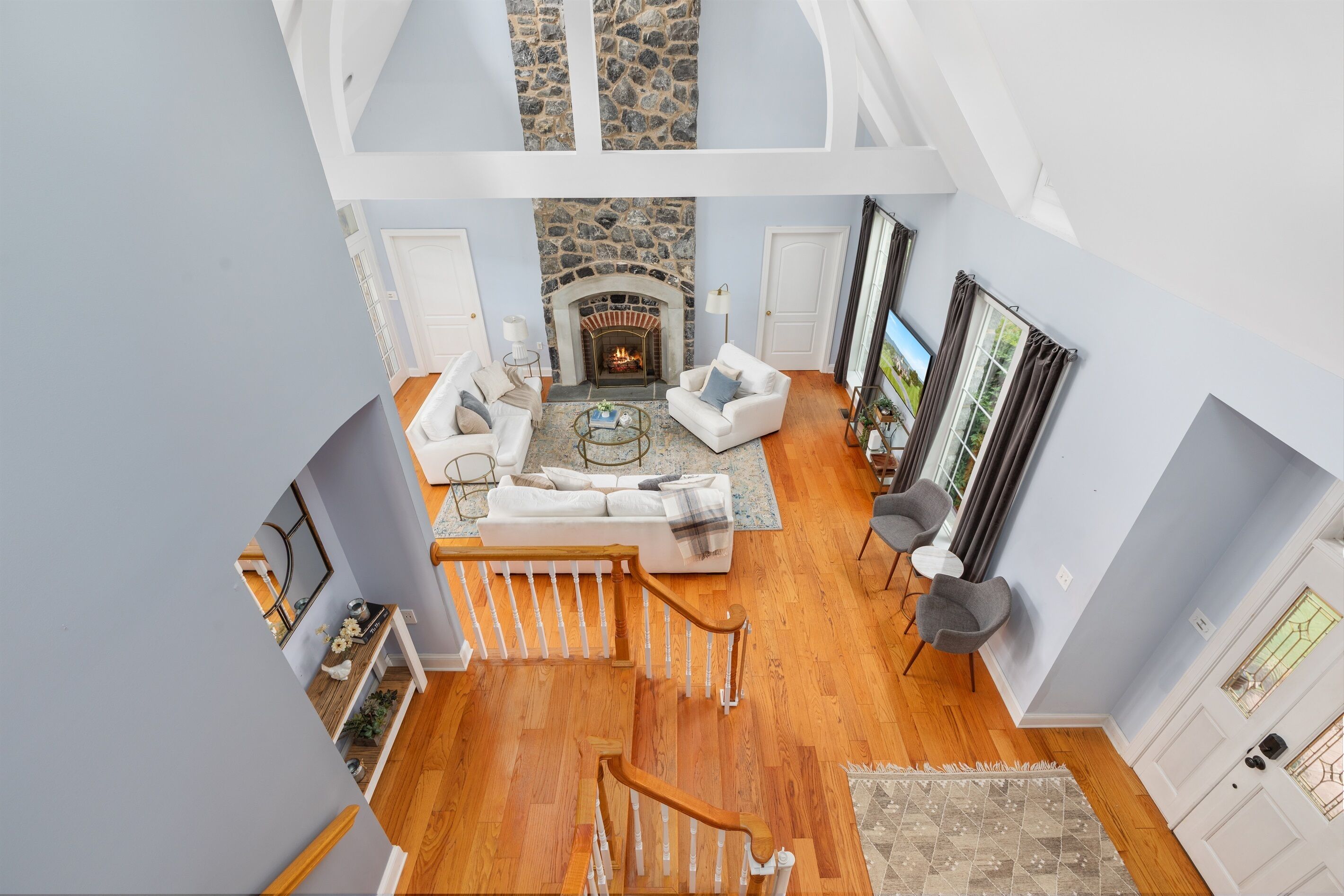 智能电视、壁炉、电子游戏、书