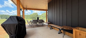 Beautiful Farmhouse in charming White Plains