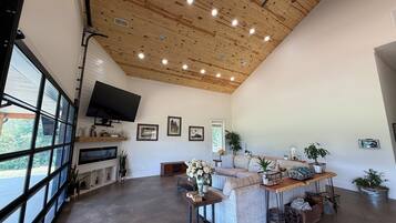 Télévision, cheminée