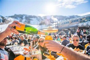 Outdoor dining - Top Floor Modern Ski-in & Out 3 BR Views! (Aspen)