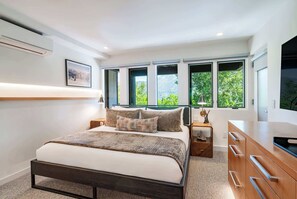 3 bedrooms, desk, iron/ironing board, travel crib - Ski-in/Out 3BR w Central AC, Views, Pool & Hot Tub (Aspen)