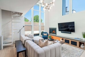 TV, fireplace, stereo, offices - Ski-in/Out 3BR w Central AC, Views, Pool & Hot Tub (Aspen)