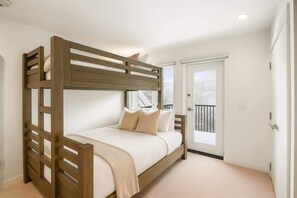 3 bedrooms, desk, iron/ironing board, travel cot