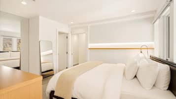 3 bedrooms, desk, iron/ironing board, travel crib