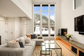 TV, fireplace, stereo, offices - Top Floor Modern Ski-in & Out 3 BR Views! (Aspen)