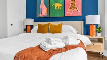 4 bedrooms, iron/ironing board, WiFi, bed sheets