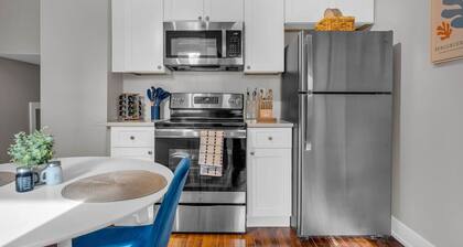 4 Bedroom Home + Parking Near Henry Ford Museum