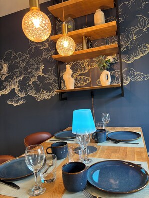 Dining - Retro-chic elegance with terrace near the tramway (Saint-Priest)