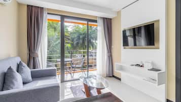 Apartment, Balcony | Living area