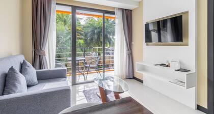 Condo Gym Plane Views Near Beach C172