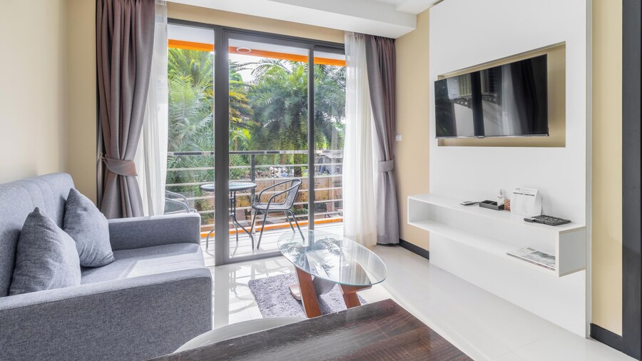 Condo Gym Plane Views Near Beach C172