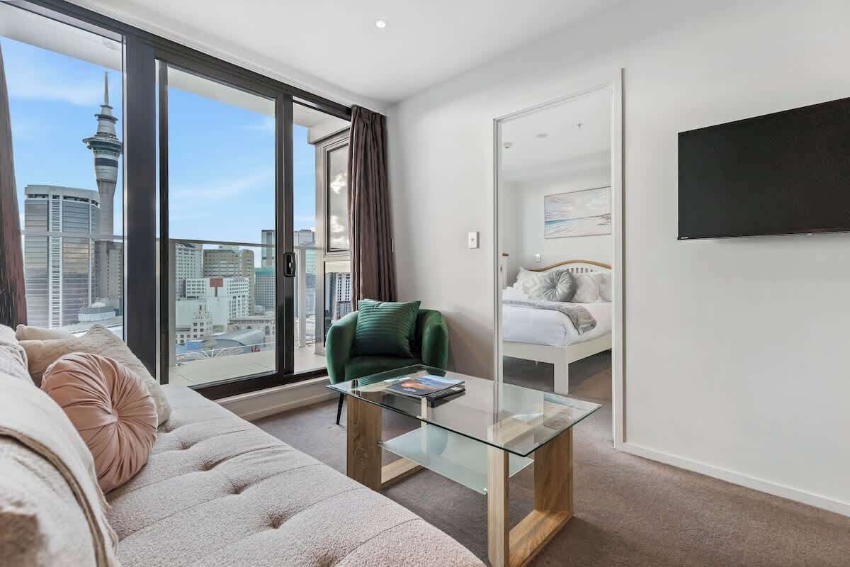 2 bedrooms, desk, iron/ironing board, WiFi