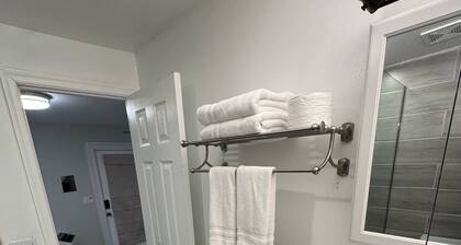 Cozy Studio in Rockville, Walk to The Square and the Metro Station