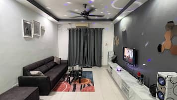 Apartment, 3 Bedrooms, Accessible, City View | Living room