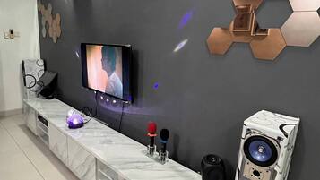 Apartment, 3 Bedrooms, Accessible, City View | Room amenity