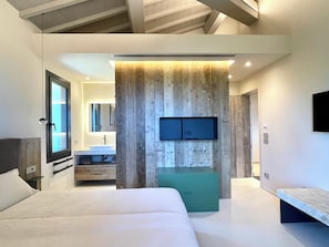 6 bedrooms, iron/ironing board, travel crib, free WiFi