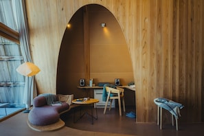 Desk, free WiFi