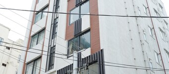 LEONAR HOTEL
