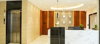 LEONAR HOTEL