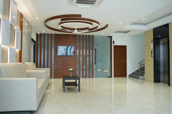 Lobby - LEONAR HOTEL (Hyderabad)