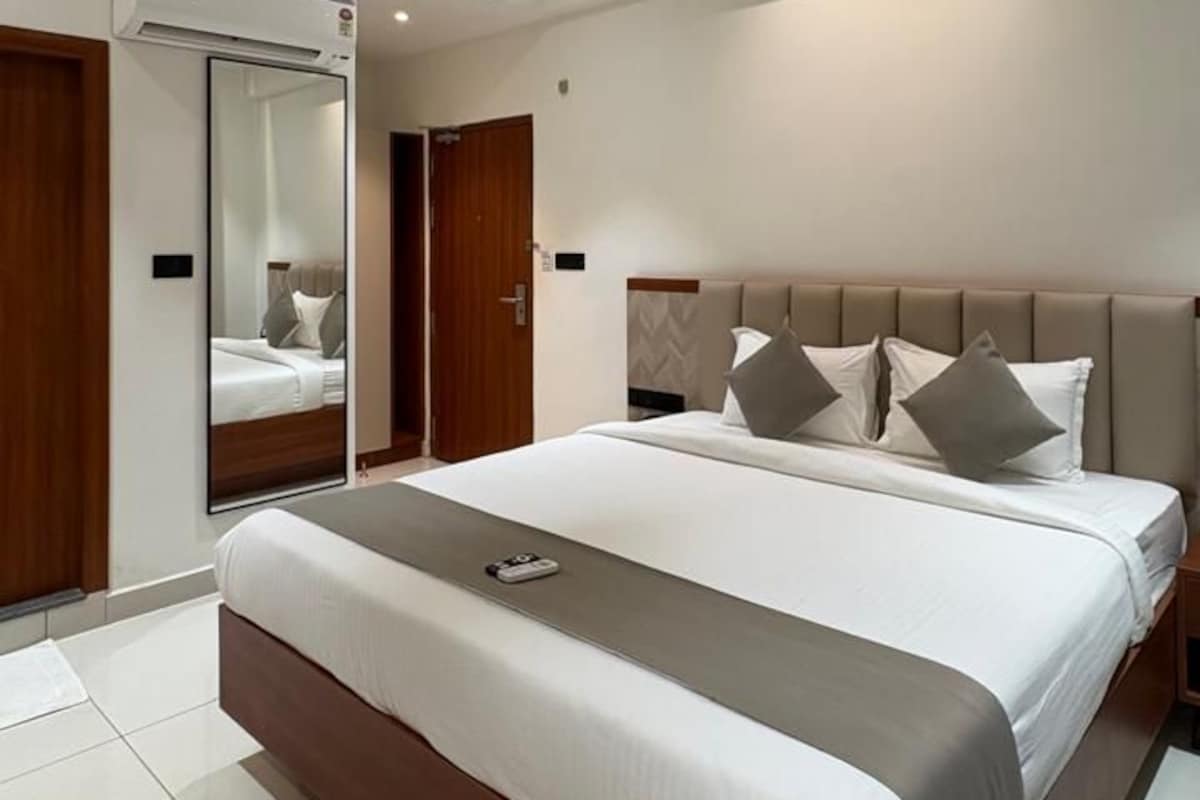 Superior Double Room | Laptop workspace, WiFi (free)